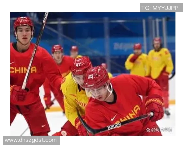 昂仁县中学足球队球星带领球队勇闯赛场展现非凡实力与青春风采 昂仁县中学足球队球星带领球队勇闯赛场展现非凡实力与青春风采