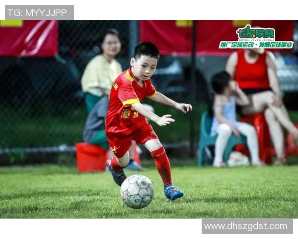 足球巨星赛前热身精彩瞬间展现技术与力量完美融合